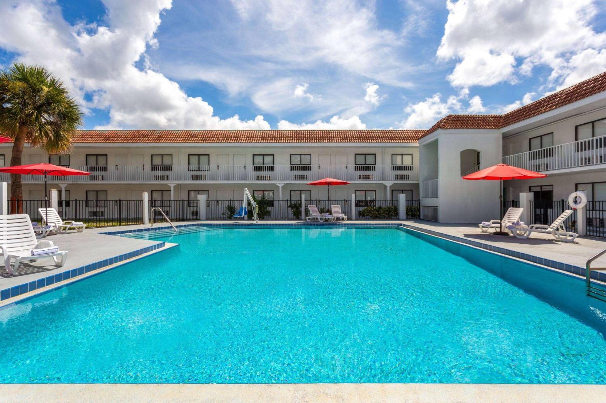 Developer Inn Express Fundamental, A Travelodge By Wyndham Kissimmee Exteriér fotografie